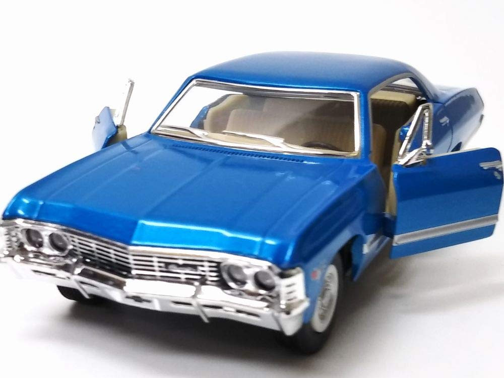 

Kinsmart 1967 Chevrolet Impala Литая модель с синим инерционным механизмом, синий