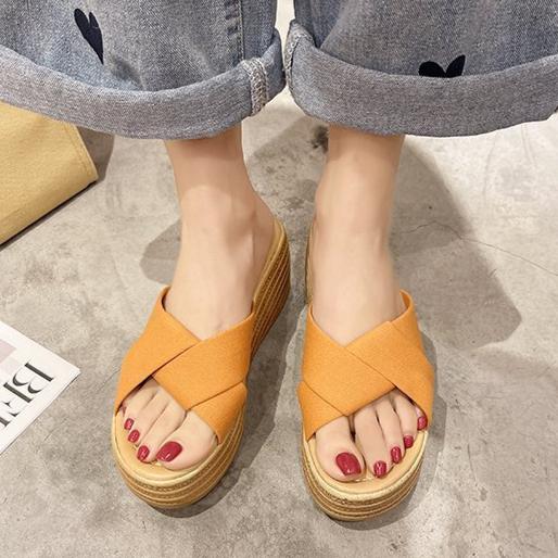 Ladies' Slippers Thick Soled Beach Shoes Fashionable and Casual Sandals
