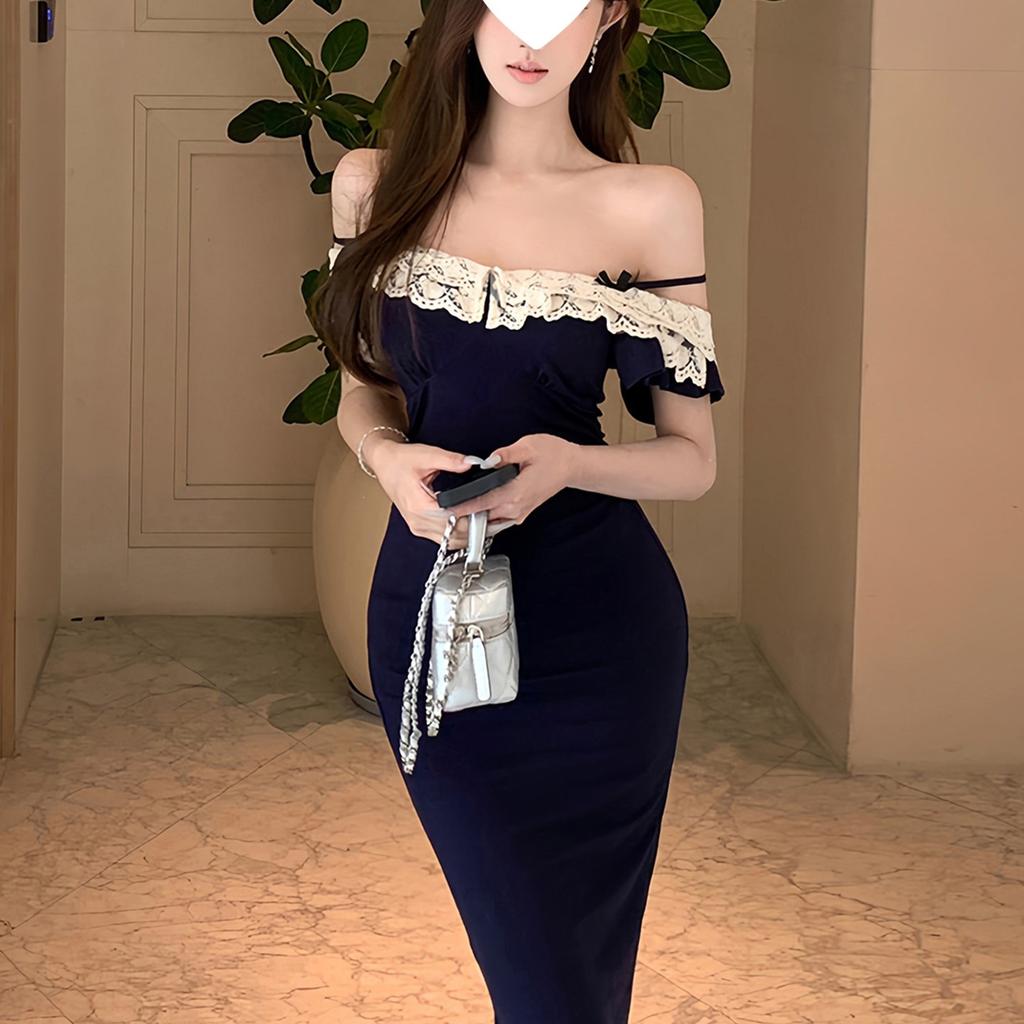 Royal sister wears a retro dark blue one-word shoulder temperament dress, celebrity pinching waist and buttocks, small skirt summer