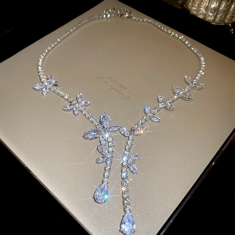 "High-End Luxury Drop Necklace and Earrings Set - European and American Niche Versatile Jewelry"