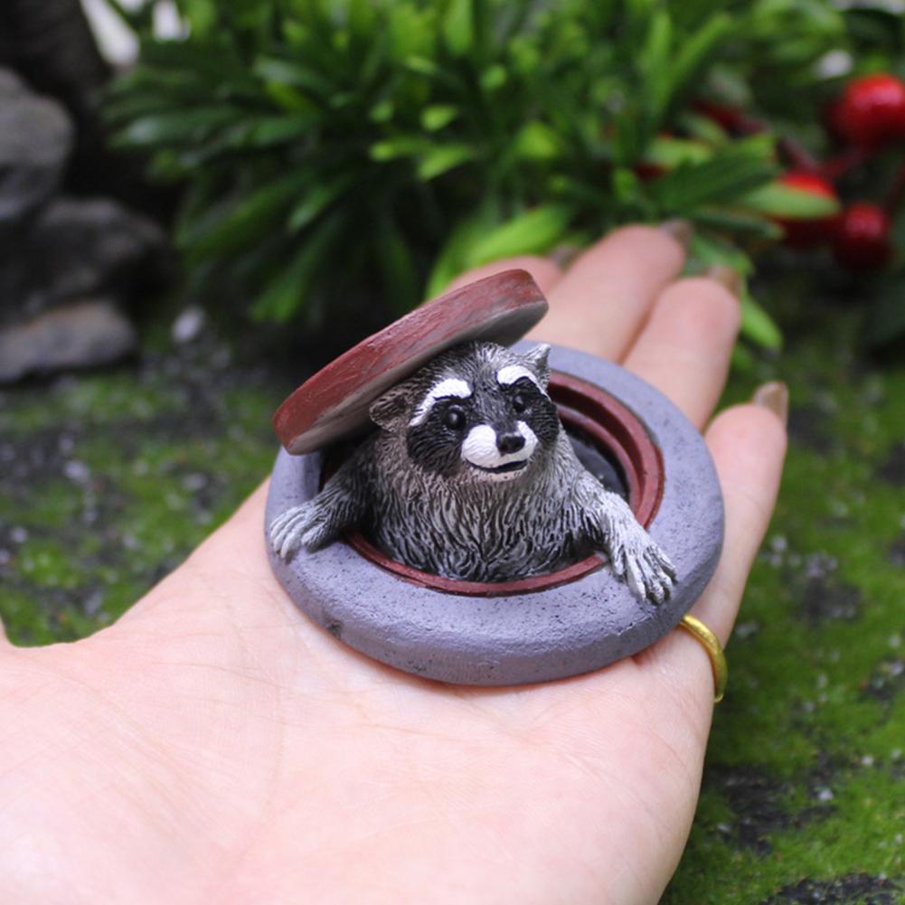 6cm Raccoon Ornament Resin Under Manhole Cover Garden Decor Miniature Resin Imitation Animal Figure Statue Home Yard Decoration