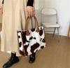 Huimei Damen-Leopardenmuster-Tragetasche, Große Kapazität, Weiche und Flauschige Umhängetasche, Handtasche, Beliebt und Stilvoll für Herbst und Winter (B.)