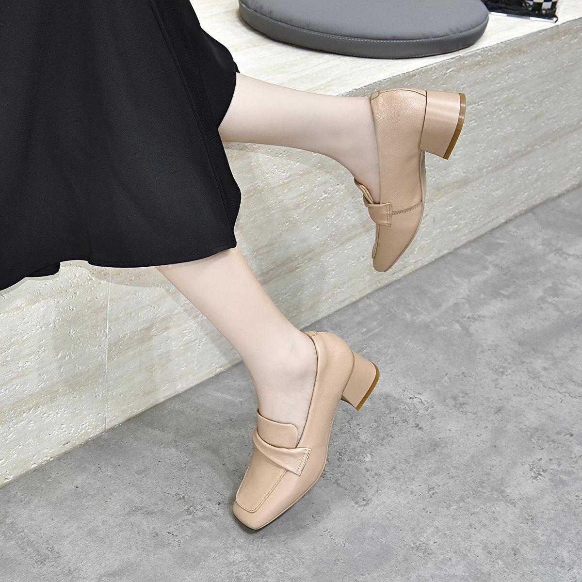 

Туфли на высоком каблуке с квадратной головкой, женские, осень 2024, новые простые рабочие туфли для работы, первый слой из коровьей кожи, толстый каблук, маленькие одинарные туфли 40 абрикосовый