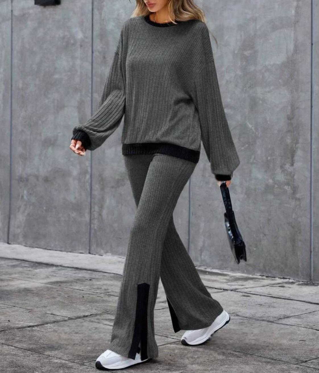 

Женский комплект в рубчик: топ с длинным рукавом и брюки широкого кроя с черной контрастной отделкой бежевого цвета M серый