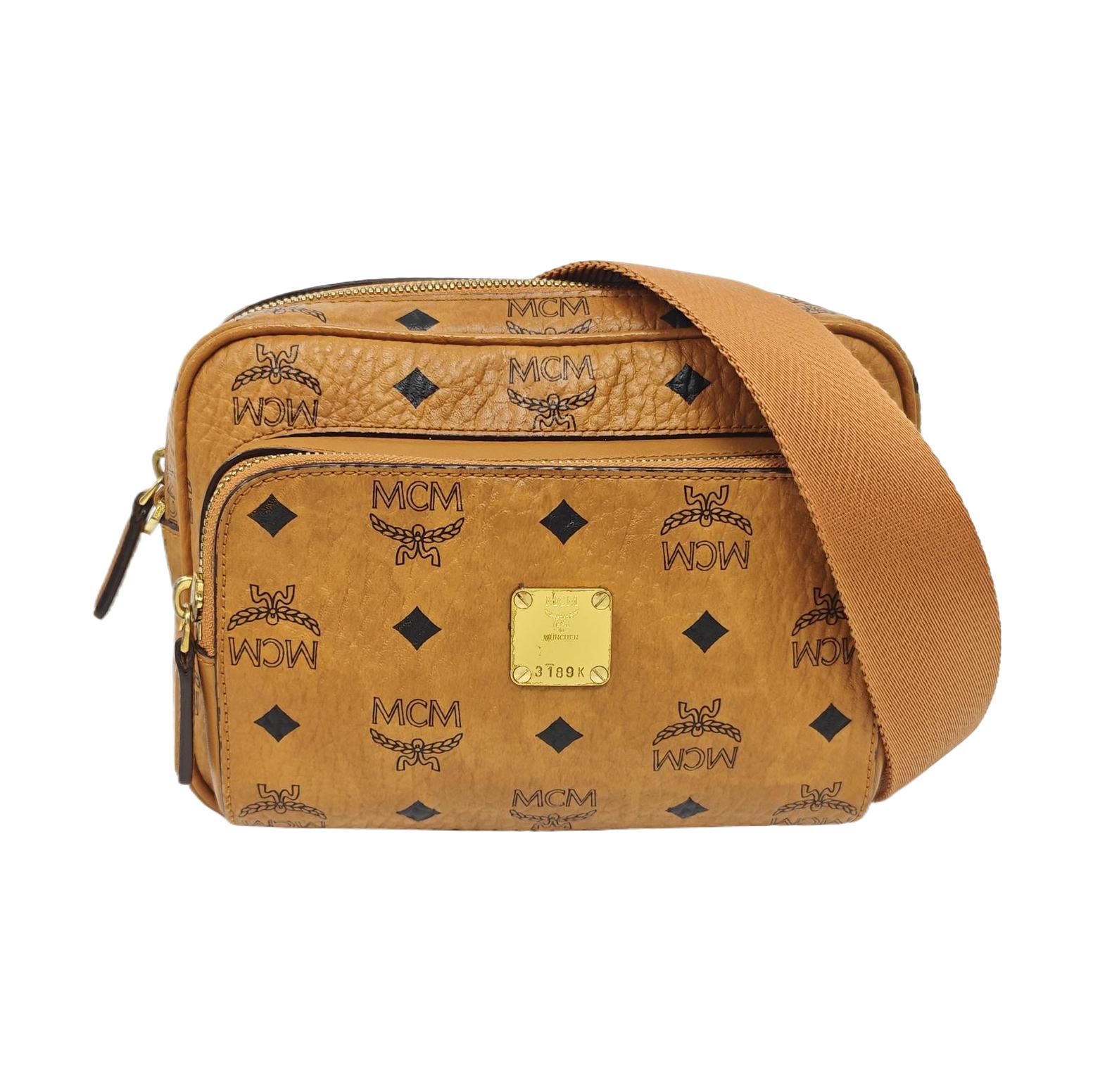 [Pre-Owned] Classic Monogram Zip Leather Camera Bag - Very Good #YWOGSK ONE SIZE