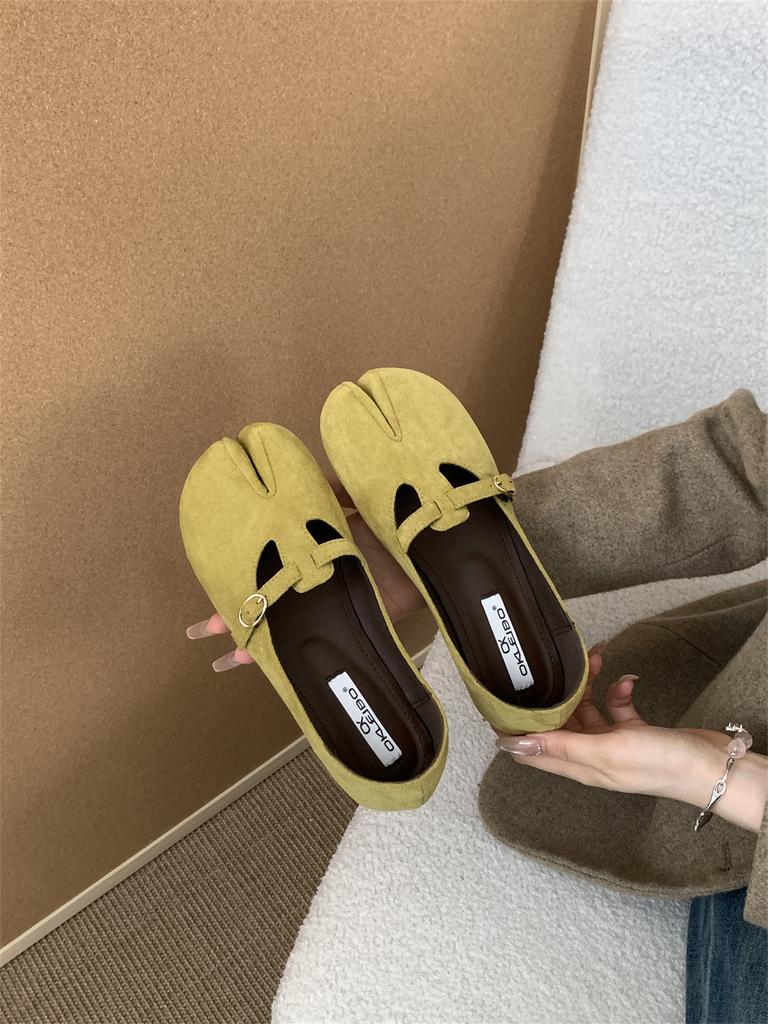Retro Mori niche split-toed round head single shoes women's suede flat bottom one pedal French temperament pig's trotters grandma shoes autumn