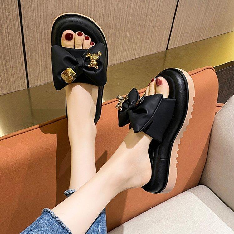 Fashion New Women Chunky Rhinestone Butterfly Slippers Flip Flops Holiday Beach Women Sandals Indoor Outdoor Ladies Party Sandals Mujer