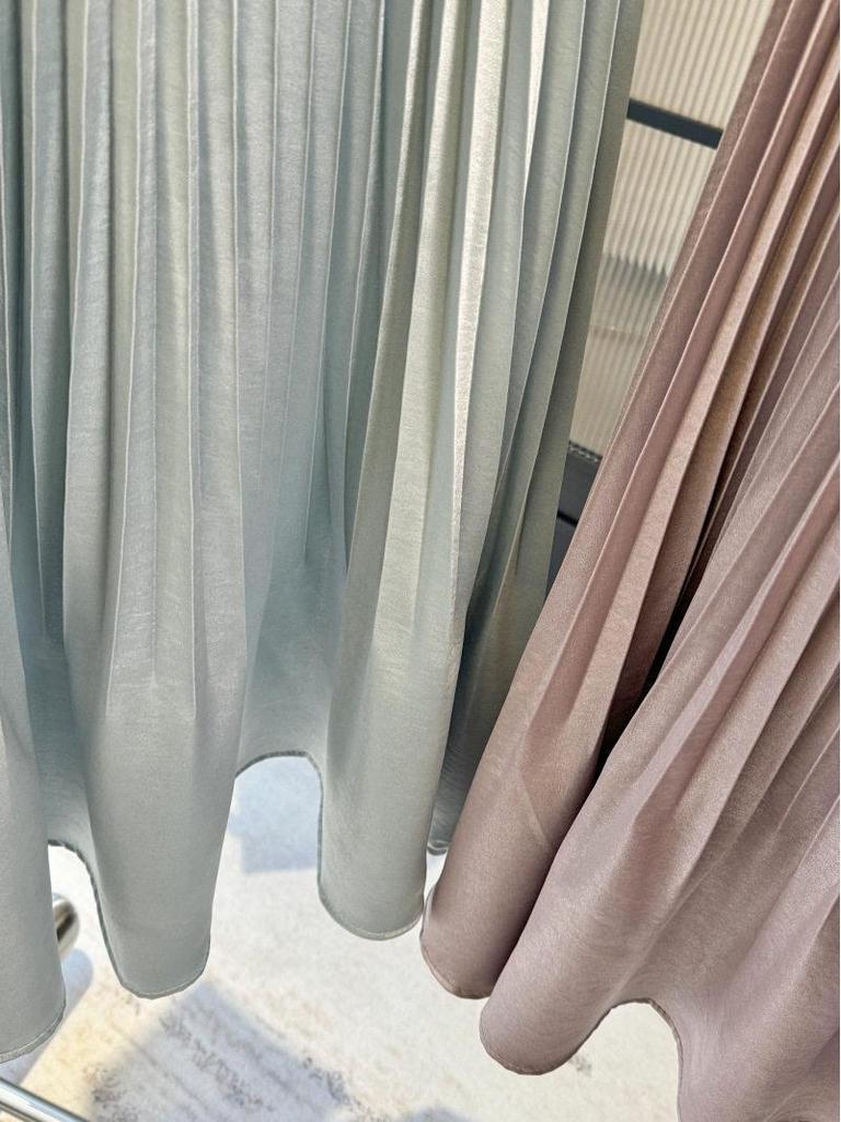 2026 Early Spring A-Line Pleated Skirt: Gentle, Versatile Design for Women's Mid-Length Fashion.