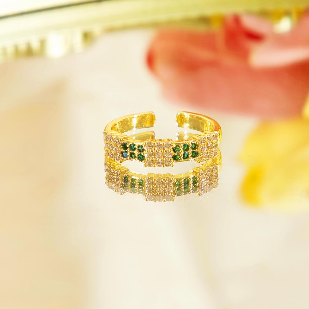 CMM Böhmisches grünes Armreif-Ring-Set Golden funkelnde Zirkonia Handaccessoires für trendigen Partyschmuck Frauen