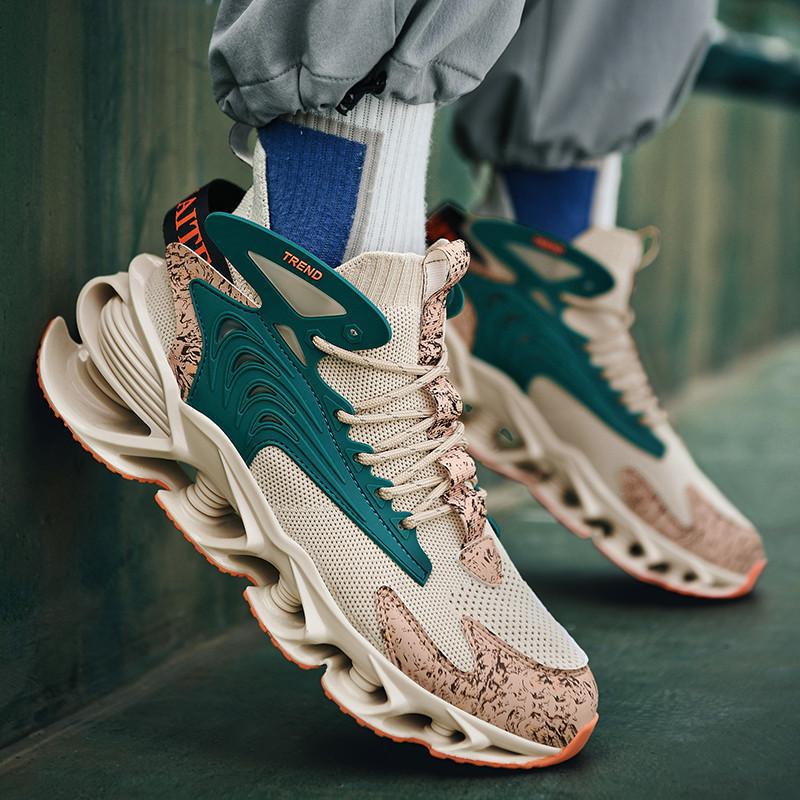 New fly-woven sports and leisure shoes men's shoes blade shoes running shoes heightening platform socks shoes casual