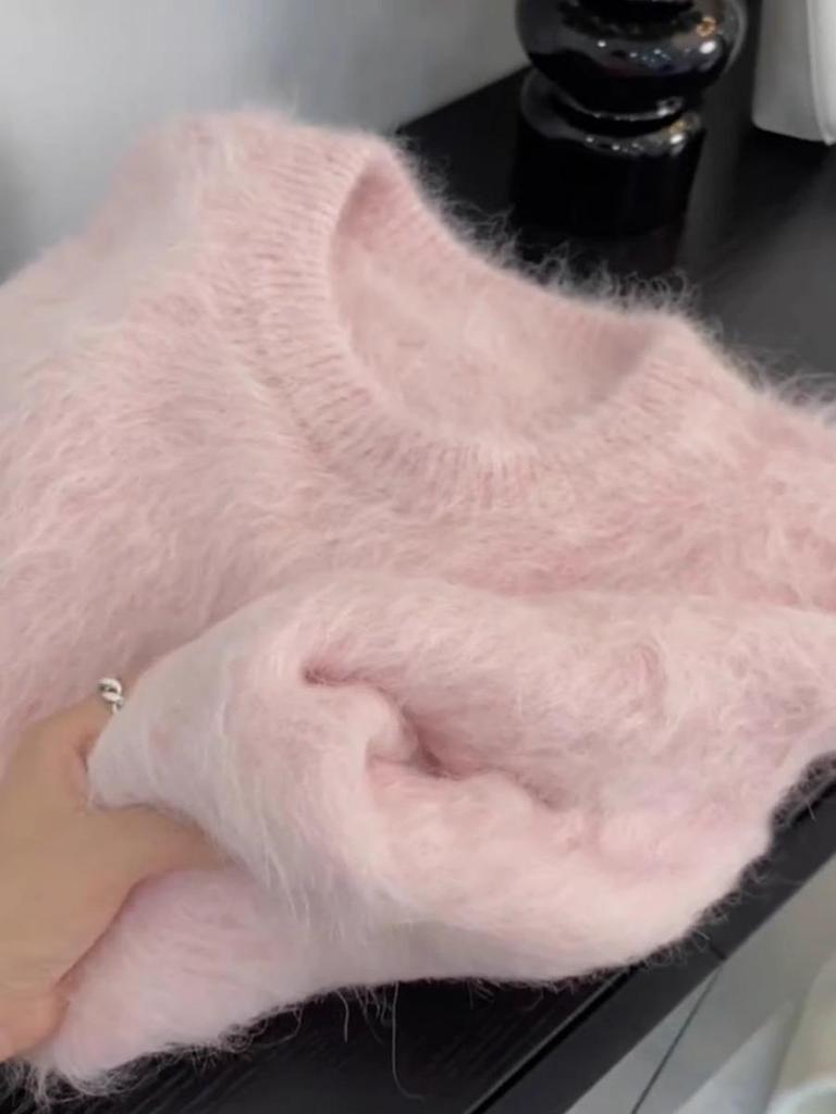 Elegant Green Mohair Sweater for Women - Winter Thickened, Luxurious Feel, Beautiful Mink Wool Pullover