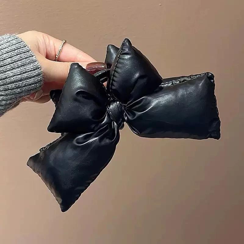 

1 шт. Зажим-краб из ПУ кожи с бантом, заколка для волос черного цвета с 3D-дизайном, зажим-краб для волос премиального качества, стильный, для девочек, детские аксессуары для волос для женщин