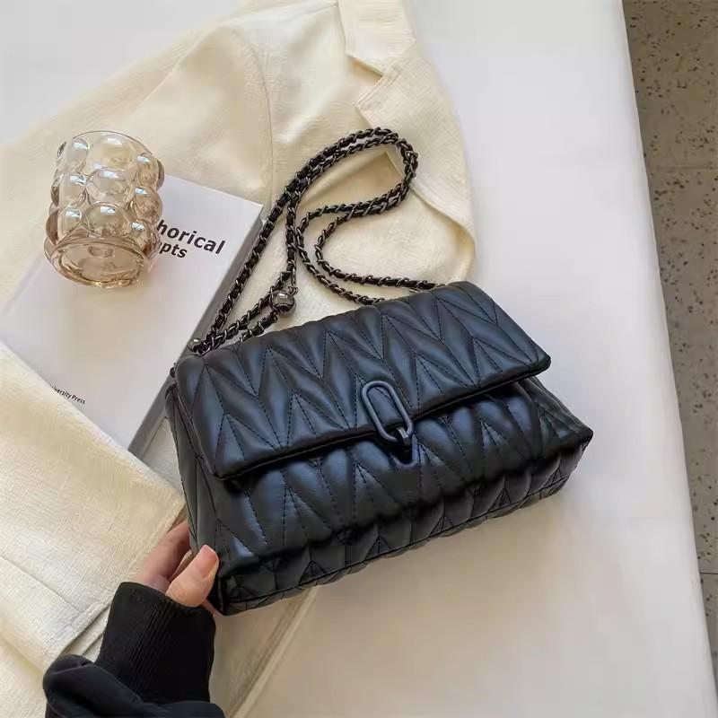 

Korean fashion versatile women s shoulder small square bag women s messenger high-end diamond grid embroidery thread small fragrant wind chain bag чорний