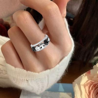 Women Gothic Skull Ring Black Rose Rhinestone Ring Retro Style Ring Halloween Jewelry Gift for Engagement Anniversary