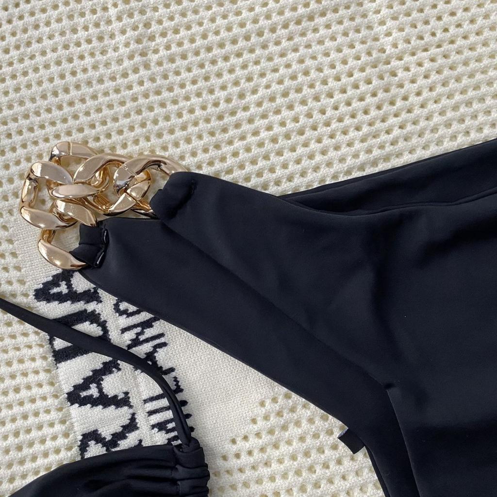 2025 Schwarzer Mode Bikini Neuer Sexy Badeanzug Frauen Große Goldkette Accessoire Träger Einfarbig Geteilter Badeanzug Strandparty Kleidung