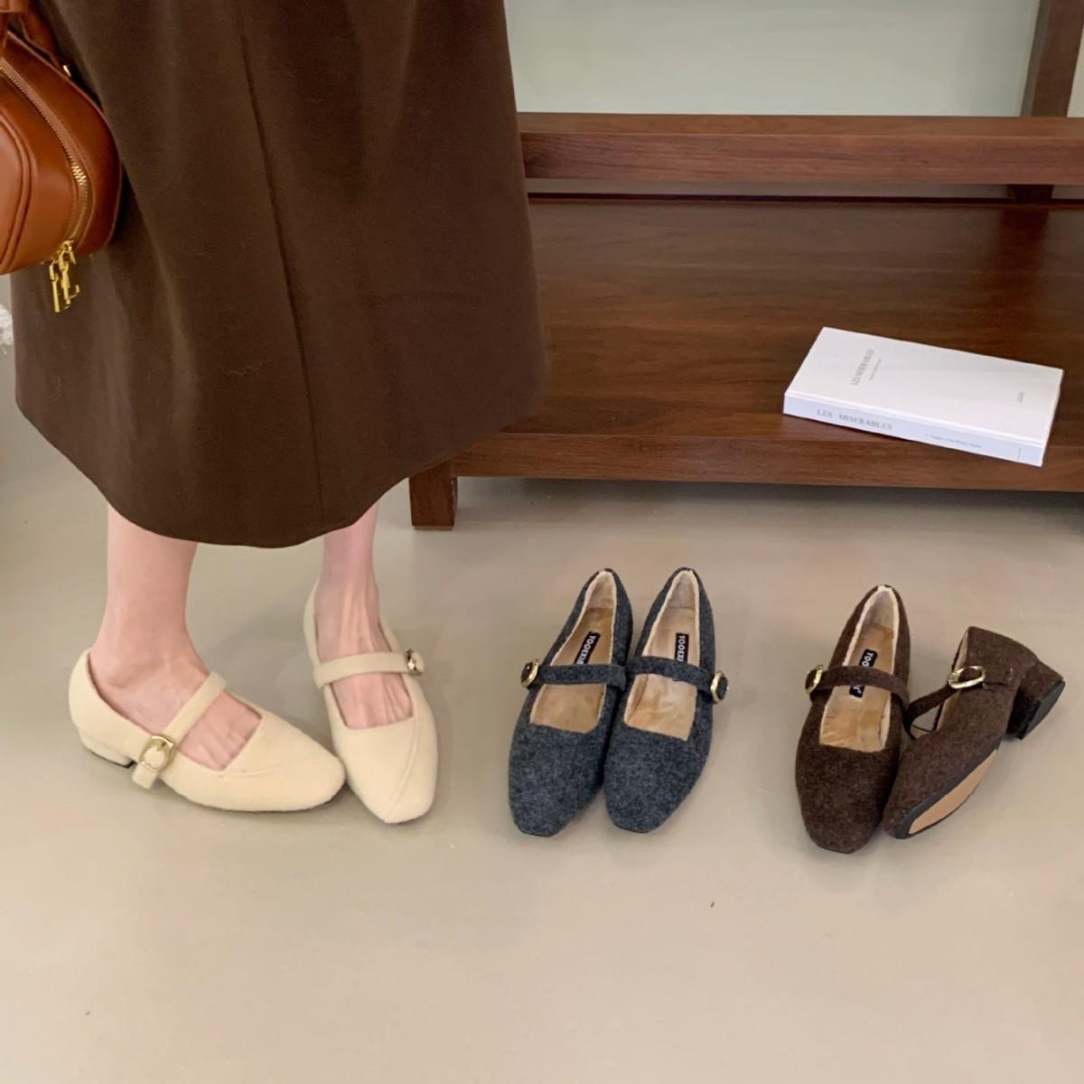 

2025 autumn and winter new square head thick heel shallow mouth velvet word with fluffy Mary Jane women s single shoes 39 абрикосовый
