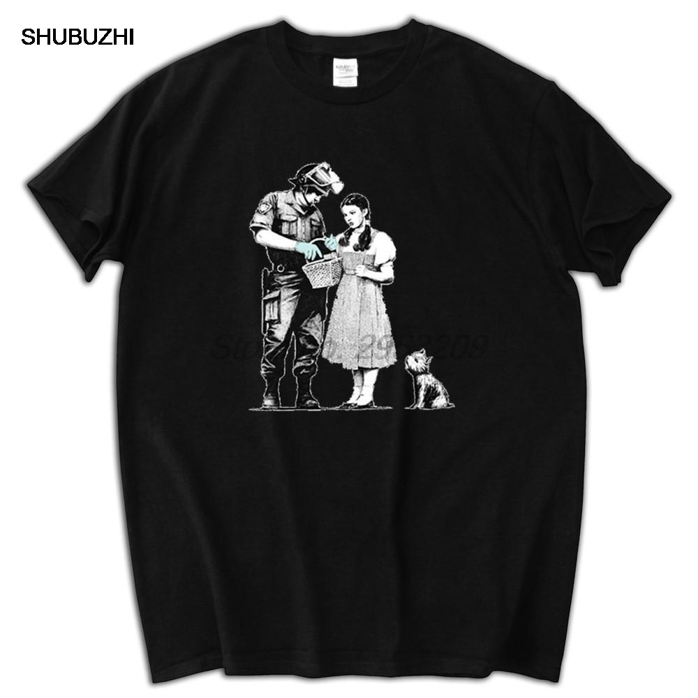 

DOG OFFICER INSPECTING DOROTHY BASKET BANKSY ART t-shirt cotton t shirt 20314 men new High Quality S разноцветный