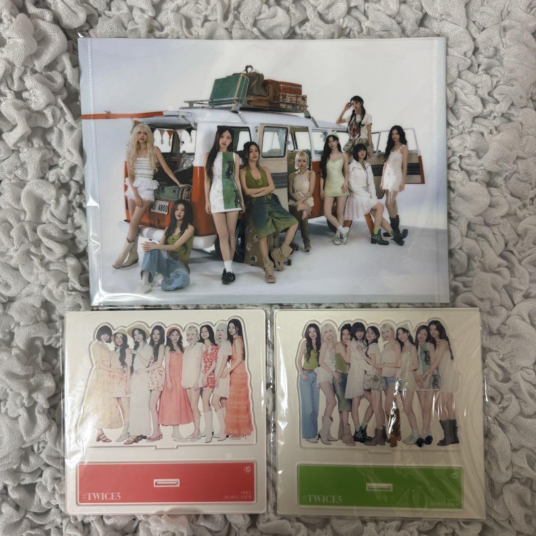 

[USED] TWICE5 3-pack purchase bonus: A4 size clear file case & acrylic stand