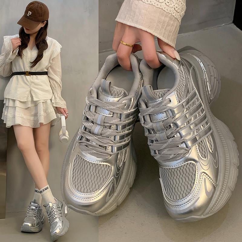 

Fashion Autumn New Breathable Boys Sports Shoes Mid To Large Running Shoes Soft Sole Lightweight Casual Shoes 35 серебряный