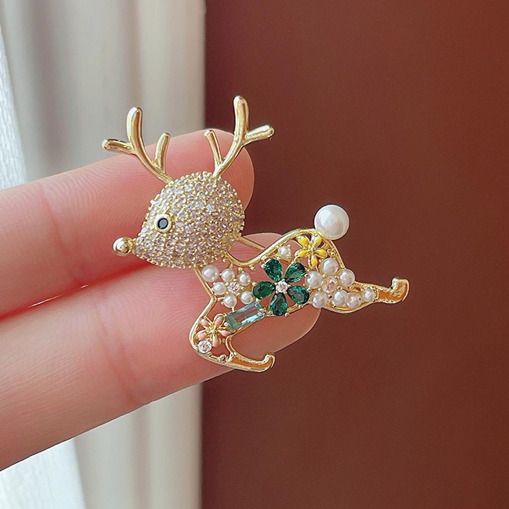 Elk Deer Brooch Pins for Women Men Exquisite Christmas Animal New Year Gift Fashion Jewelry