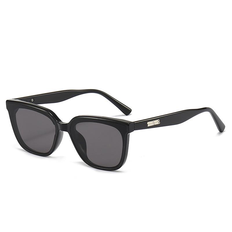 2026 Trendy UV Protection Sunglasses for Men & Women – Slimming Big Face Design