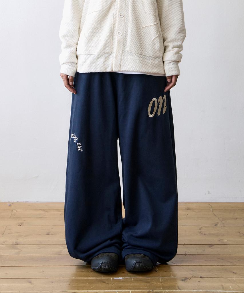THE COLDEST MOMENT Tcm On Sweat Pants (Navy)