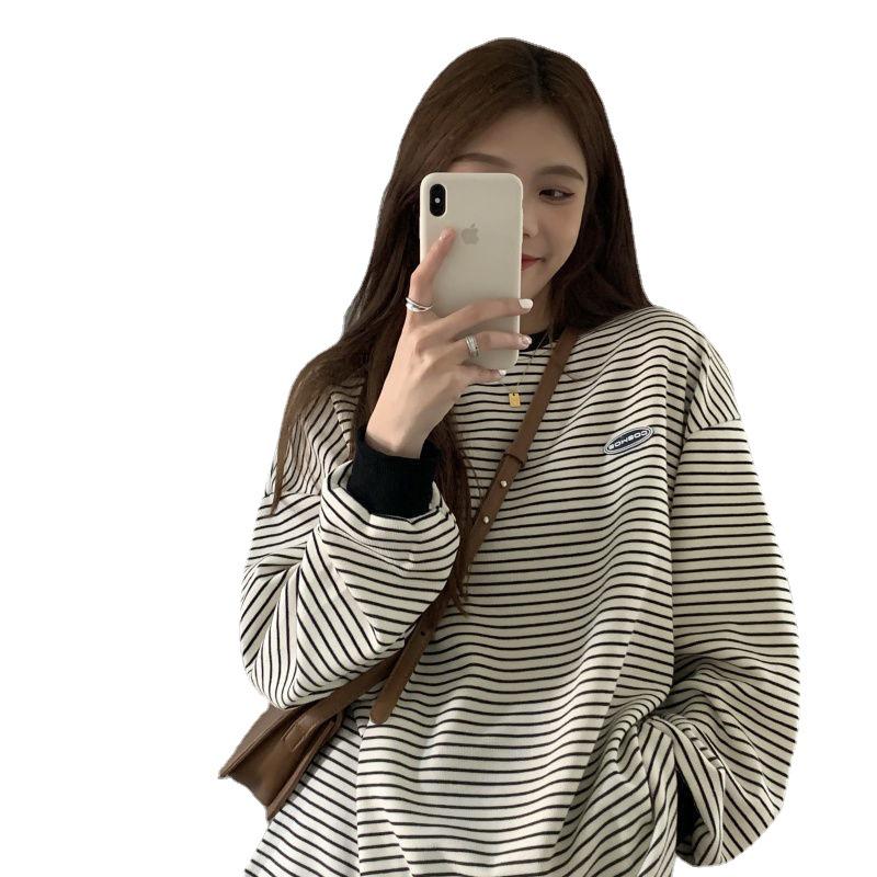 Trendy Korean-Style Women's Striped Long-Sleeve T-Shirt, Perfect for Early Spring Layering or Outerwear.