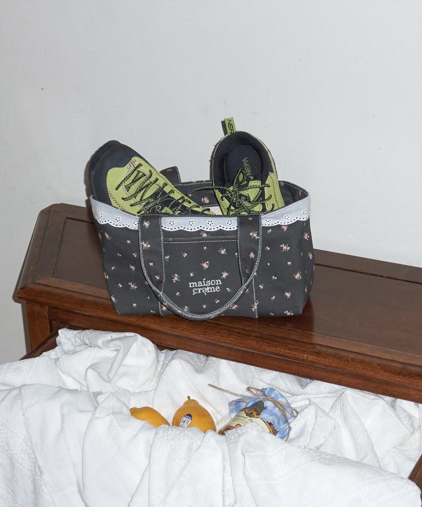Maison Creme Floral Lace Tote Bag_Foggy Black