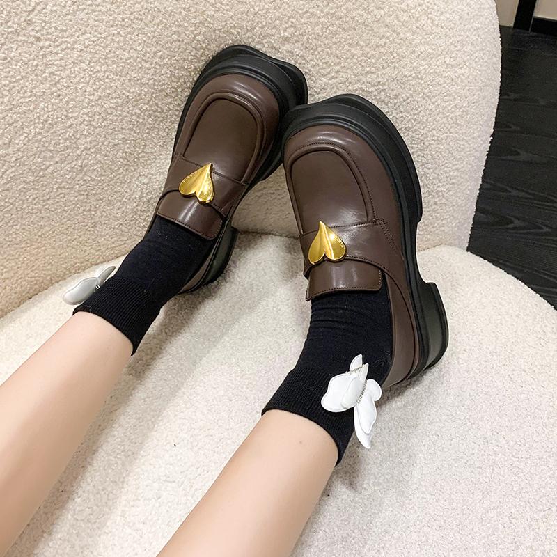 

2024 Spring and Autumn Designer Shoes Women s Loafers Pumps Elegant Medium Heel Heart Women s Shoes 2024 Platform Sneakers