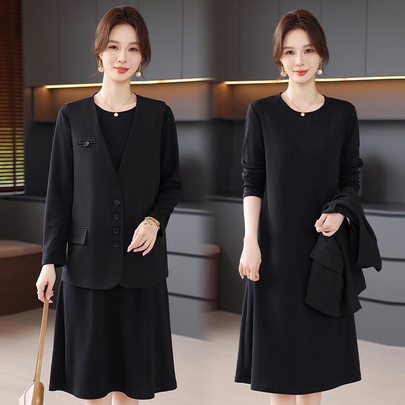 

Spring Vest Dress Two-Piece Set for Middle-Aged & Elderly Women - Casual Fashion Plus Size Mother s Wear 5XL (73-80 kg)