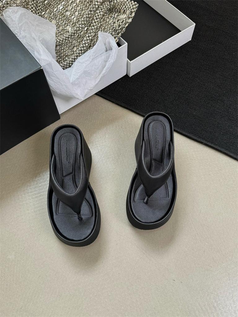 New National Style Silk Black Herringbone Thick-soled Slippers Women's 2025 Summer New Outer Wear Beach Slope Heel Heightened Cool Slippers