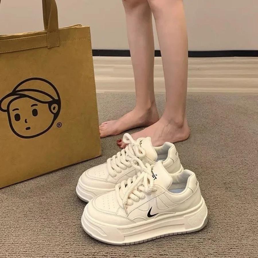 

2025 Autumn New Thick Sole Elevated Board Shoes for Female Minority Design Student Leisure Sports Little White Shoes sneakers 40 чорний
