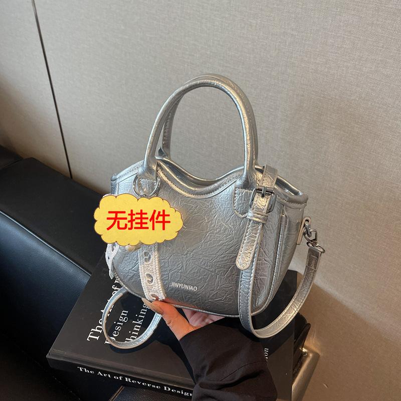 

Premium handbag bag women s 2025 new super fire shoulder messenger bag exquisite small bag versatile bucket bag No specification серебряный