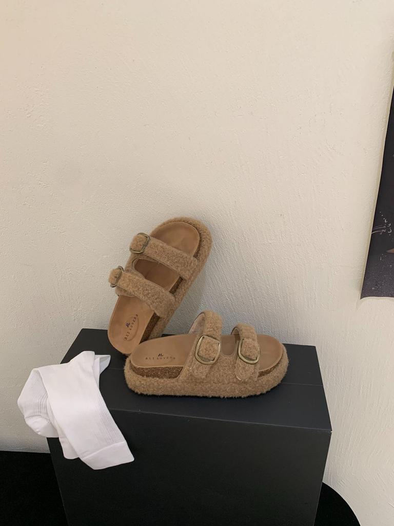 Furry belt buckle one-word open-toe round head thick-soled slippers outer wear 2025 fashion casual beach cool slippers