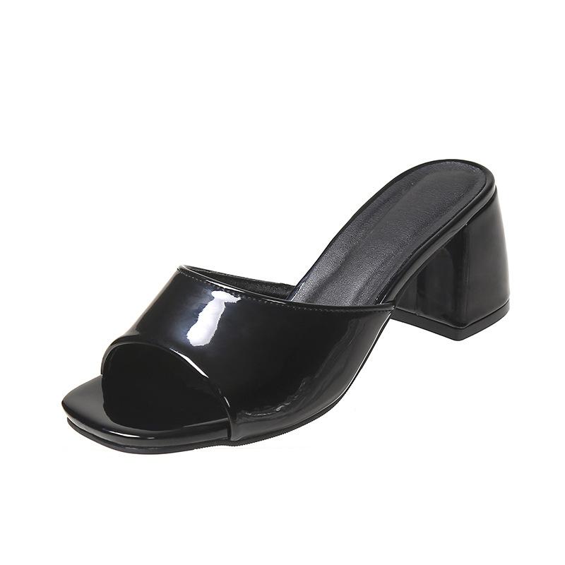 The 2025 Summer New Women's Square-toed Open-toe Slippers, Casual Thick-heeled Mid-heeled Fashionable One-line Flip-flops