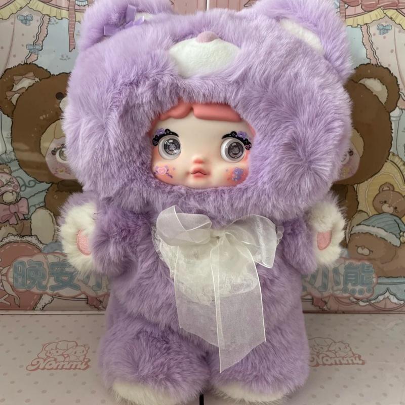 Nommi 400% Serie Orsetto Buonanotte Bambole Carine alla Moda Ornamenti da Scrivania Giocattoli Regalo di Natale da Collezione