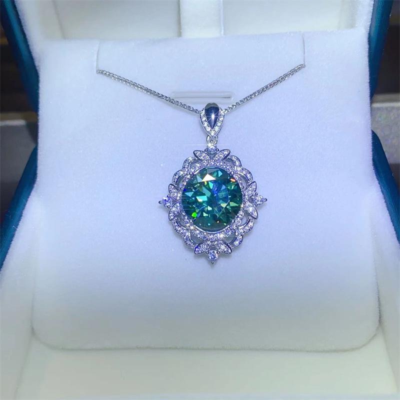Luxury 5 Carat Green Moissanite Pendant - European  American Style, Elegant Cross-Border Gift