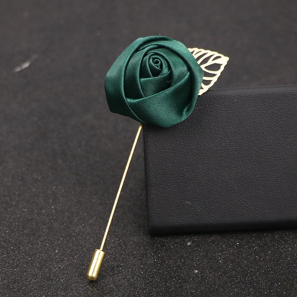 Elegant Rose Corsage Brooch Red Blossom Flower Pin with Long Needle Clasp for Women Men Versatile Lapel Accessory for Jacket Dress Suit