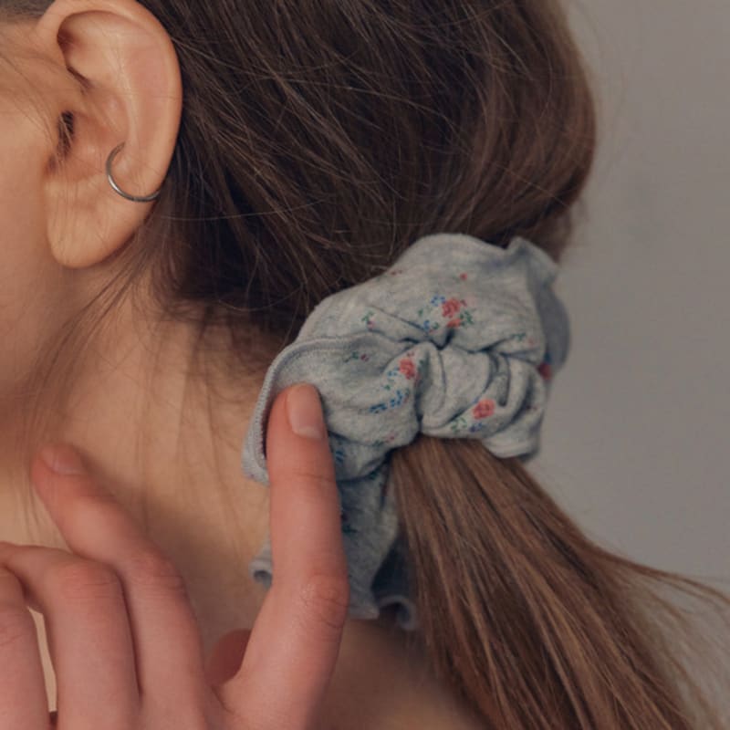 

EAU CLAIR Lori Цветочная резинка-скранчи VIOLET