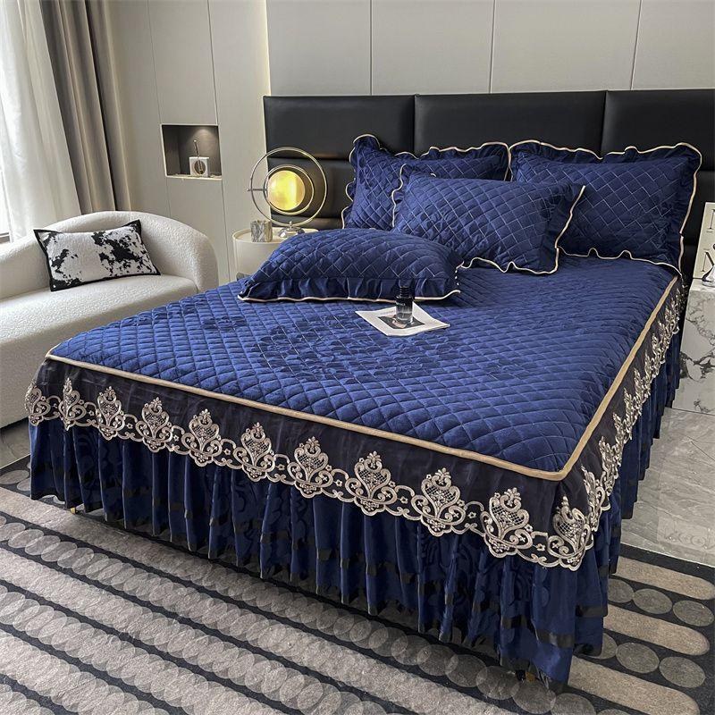 Dreiteiliges Set mit einem gesteppten Bettrock aus Kristallvelours mit abnehmbarem Design, einer dicken und warmen Bettdecke aus Spitze, perfekt für einen Prinzessinnenstil