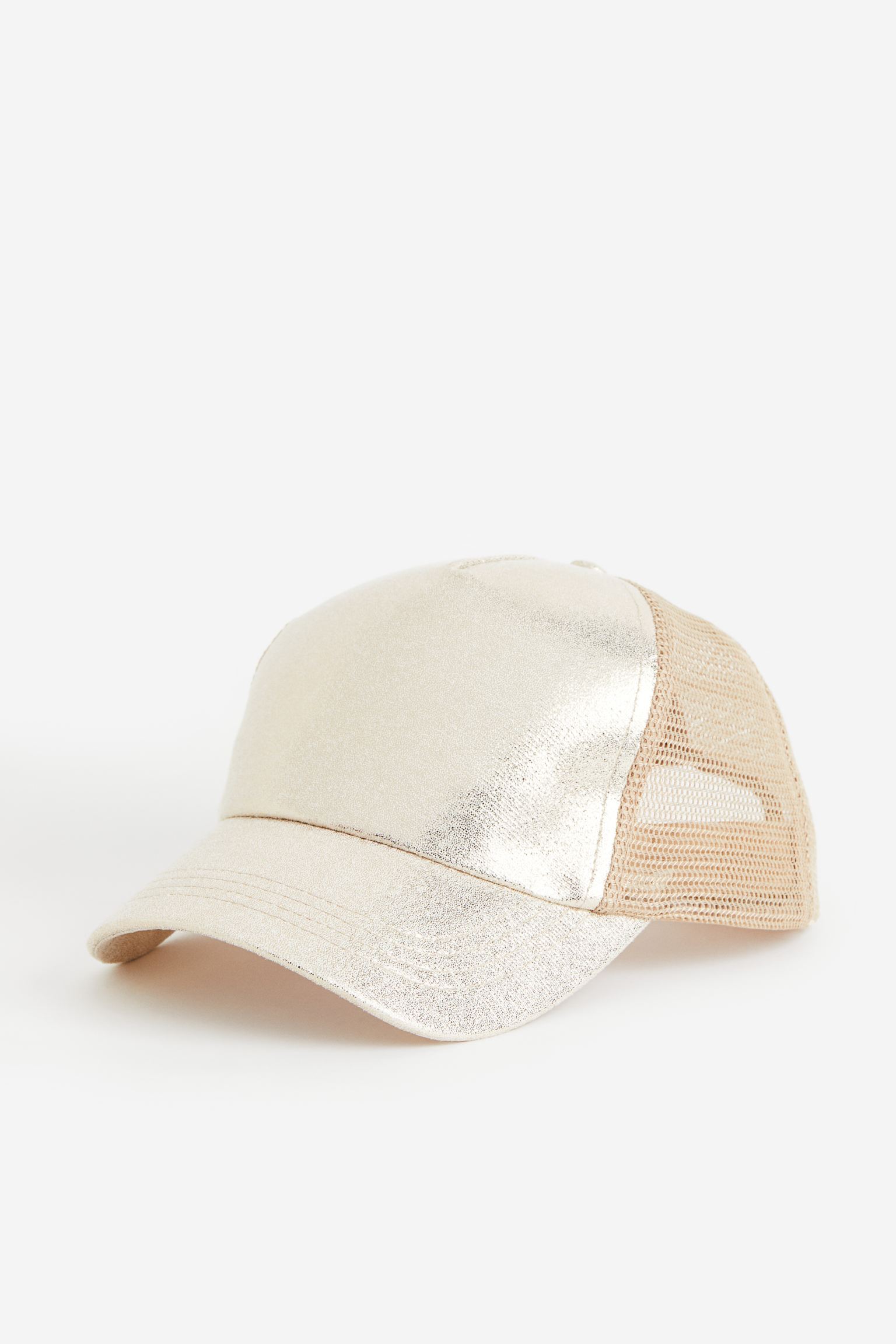 

Motif-detail cap