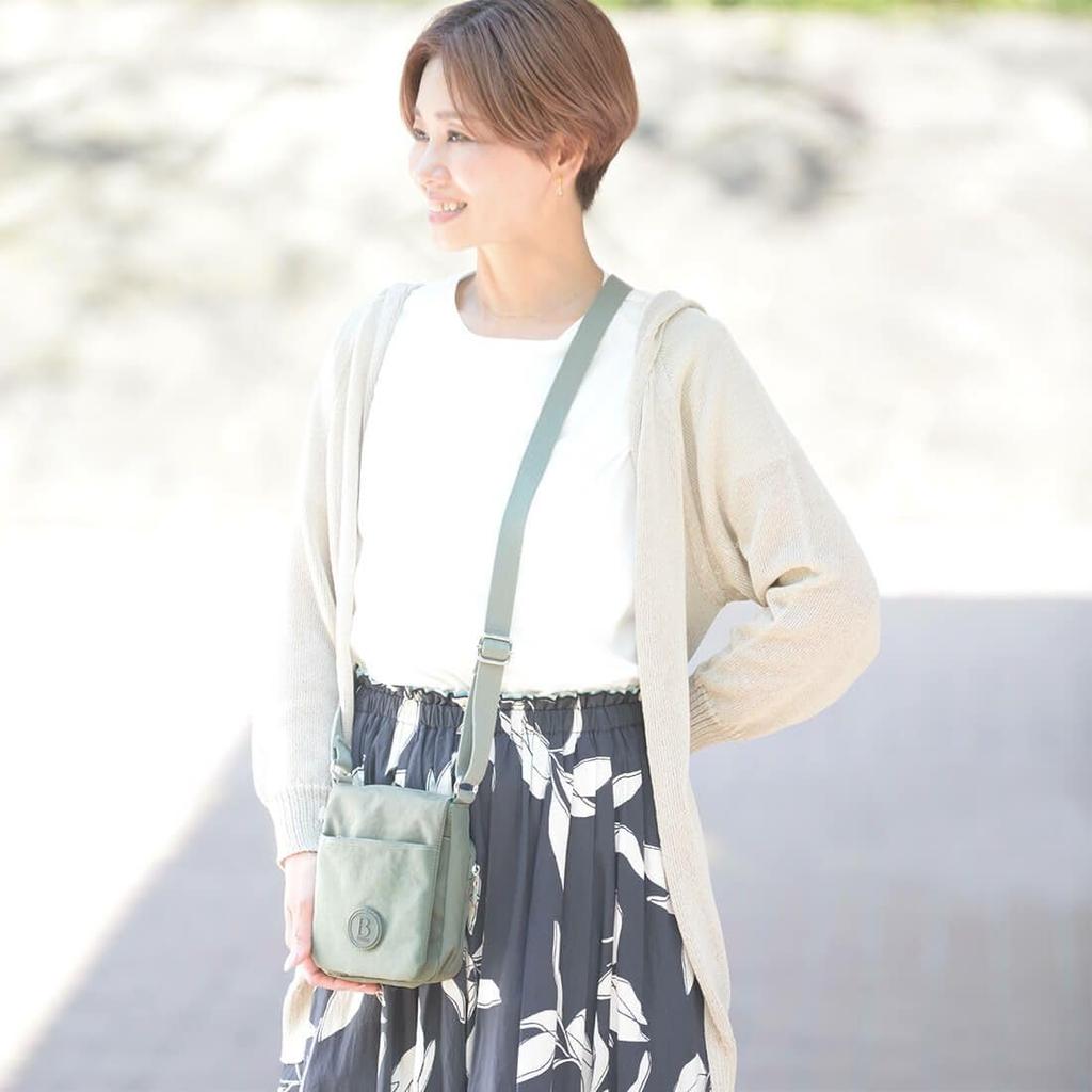 [Barcos] Lightweight Shoulder Bag - Perfect for storing your smartphone and wallet Enjoy light travel with this pochettetravel bagsub-bag in green.