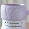 425ml Realistische Garn-Detailierung Tasse Keramik Kaffee Tee Tasse mit Häkelnadel-Griff Löchern Lichtbeständiger Druck Kaffeetasse Perfektes Häkelgeschenk