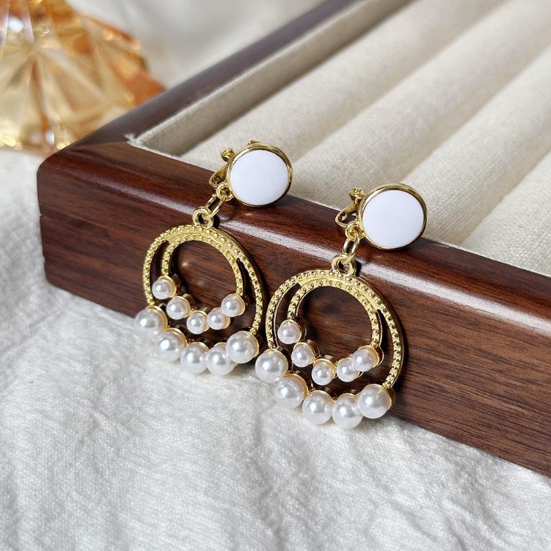 Camellia Temperament No Ear Pierced Ear Clips Pearl Flower Checkerboard Diamond Triangular Ear Clips Niche Earrings Women