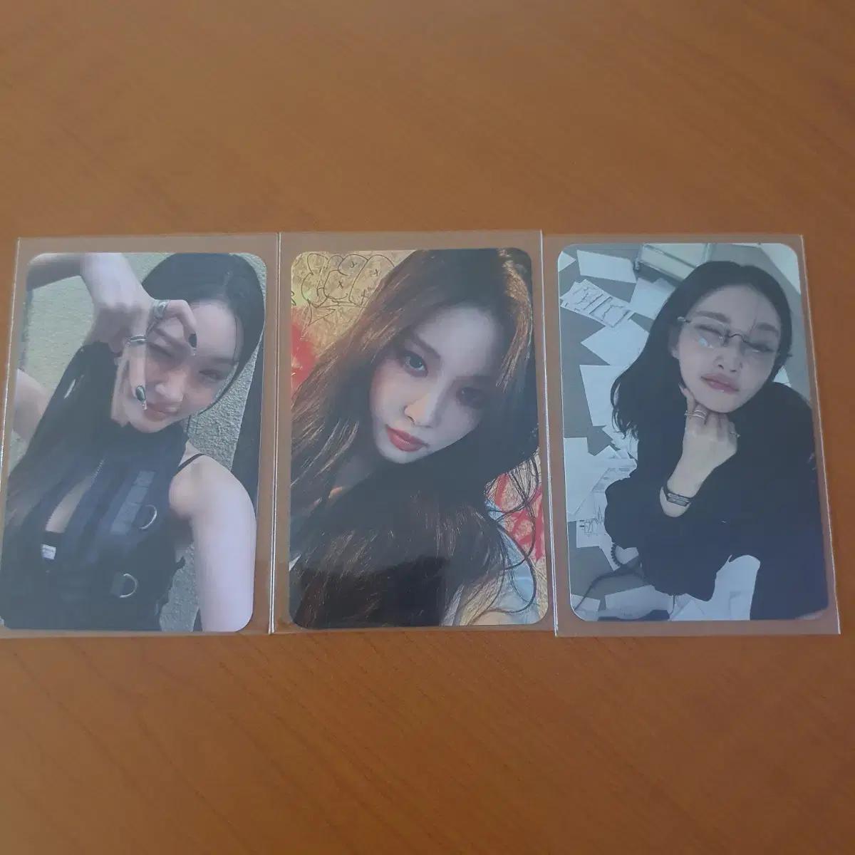 

Chung Ha Alivio Hello82 3 типа фотокарточек