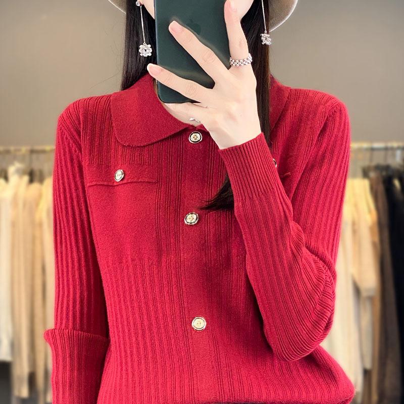 Ein neuer Revers-Pullover für Damen für Frühling und Herbst, mit einem stilvollen Strickoberteil mit Revers als Basisschicht