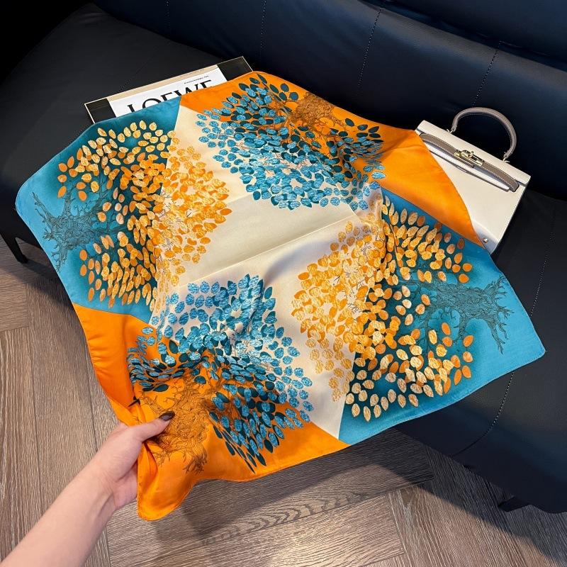 New silk scarf women's fashion versatile high-end small square scarf Korean version neck protection scarf spring and autumn retro scarf binding bag