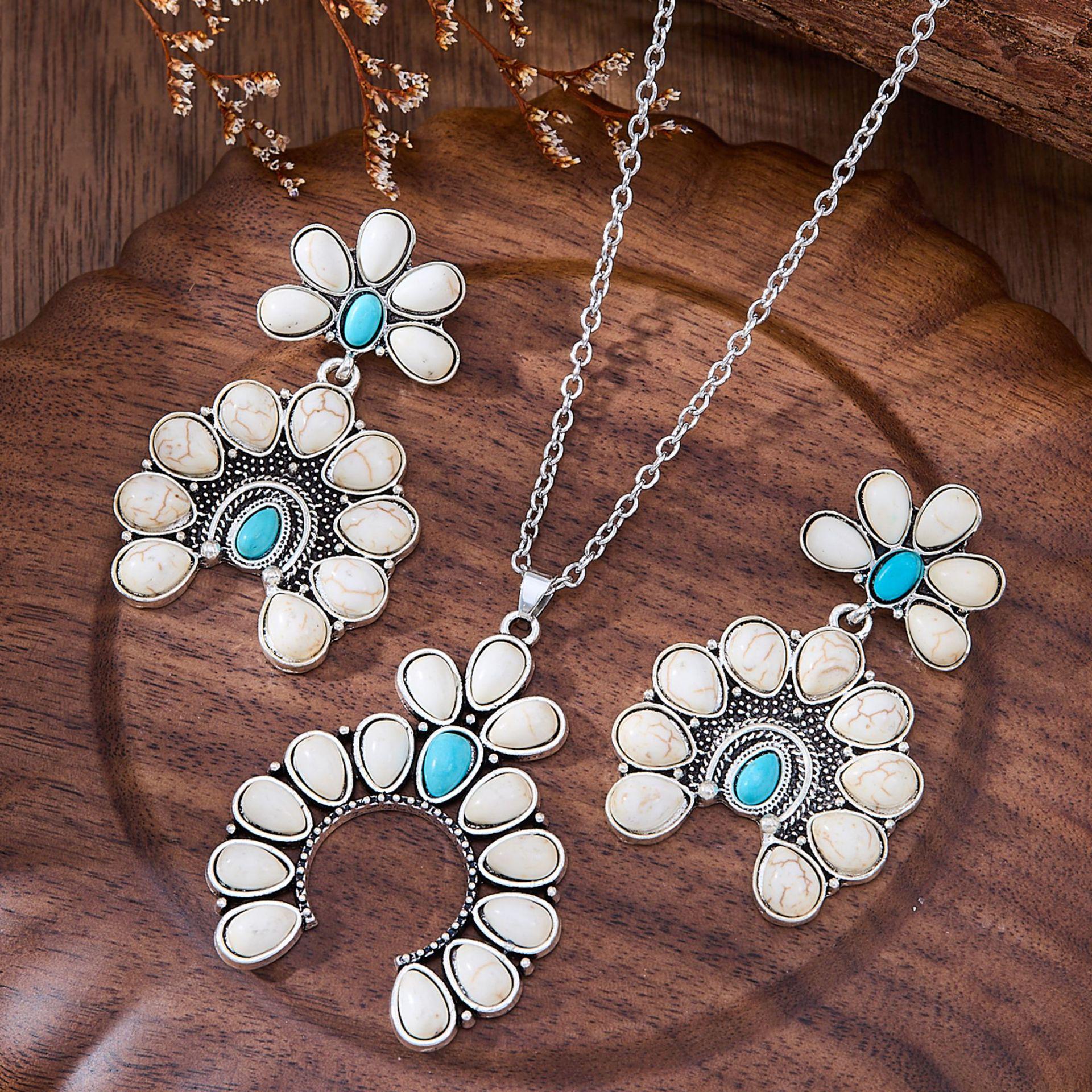 Серьги-подковки бирюзовые: Винтажный набор этнических украшений в западном стиле