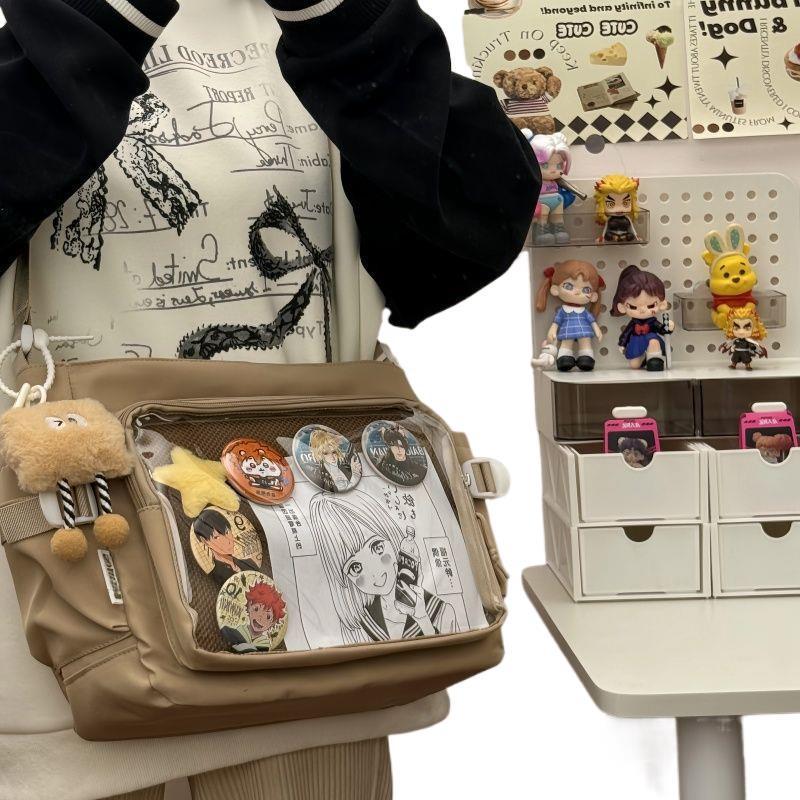 2025 College Style Dámská messenger taška s velkou kapacitou - Průhledný odznak s knoflíkem Ita Bag