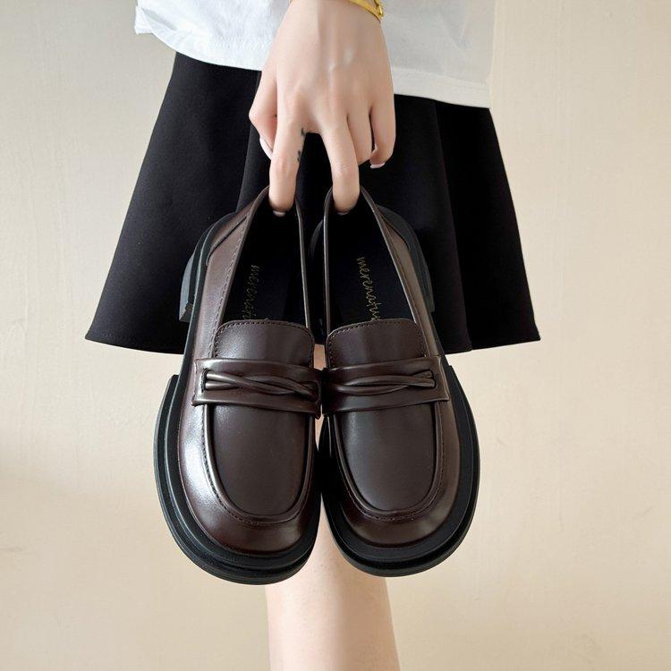 

Black loafers women s 2025 summer new platform versatile French British small leather shoes one-pedal soft leather single shoes 40 коричневый